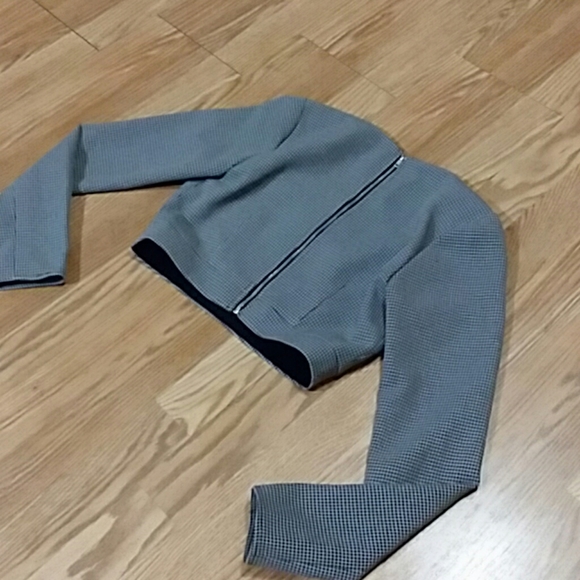 WAYF Houndstooth Long Sleeve Zip Crop Top - Picture 6 of 6